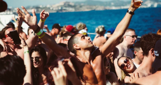 Best Boat For Groups